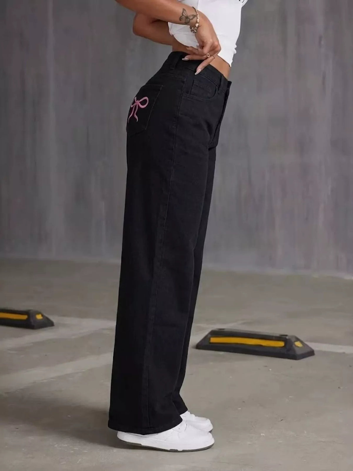 High-Waisted Wide-Leg Jeans – view 2