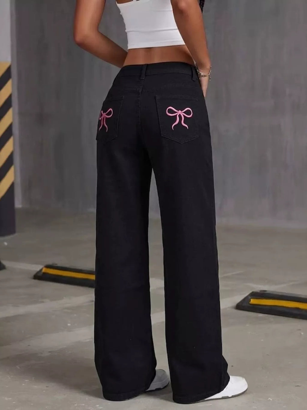 High-Waisted Wide-Leg Jeans – view 3